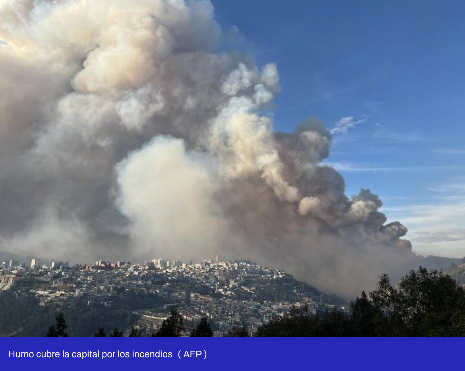 La capital ecuatoriana se suma a la lista de incendios forestales graves en la región